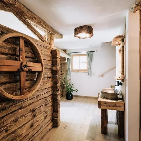 Webertonihuette Modern Retreat *